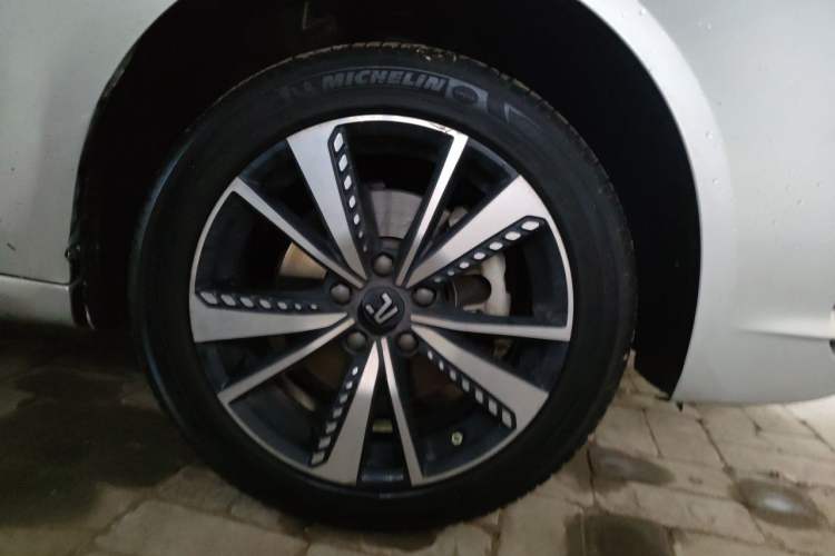 Used Rising ER6 2020 620 km Smart Edition Right Front Wheel Hub