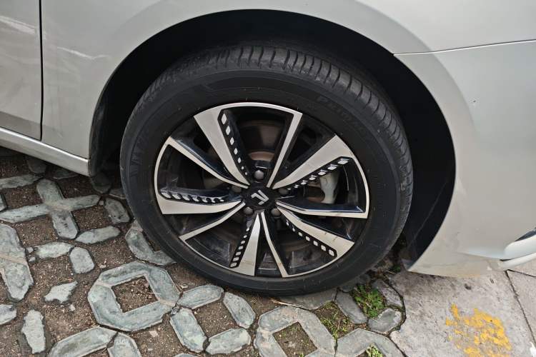 Used Rising ER6 2020 620 km Smart Edition Right Front Wheel Hub