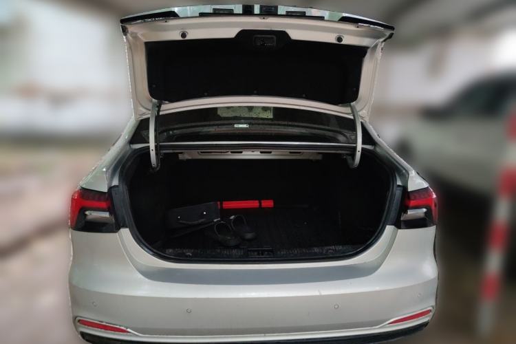 Used Rising ER6 2020 620 km Smart Edition Trunk