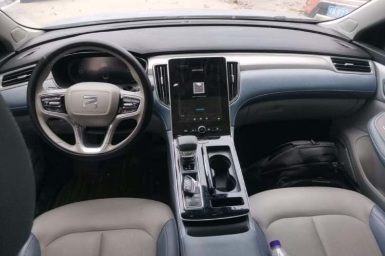 Used Rising ER6 2020 620 km Smart Edition Center Console