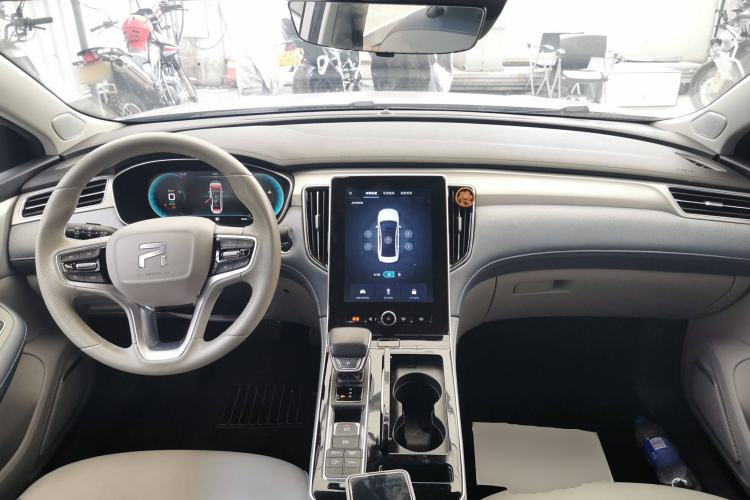 Used Rising ER6 2020 620 km Smart Edition Center Console