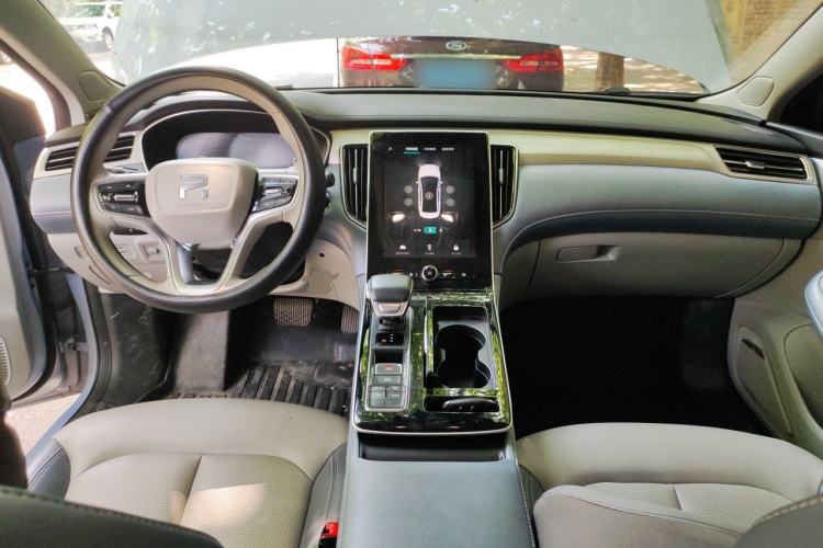 Used Rising ER6 2020 620 km Smart Edition Center Console