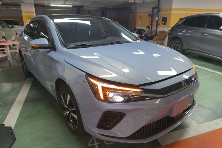 Used Rising ER6 2020 620 km Smart Edition Front Right 45 Deg