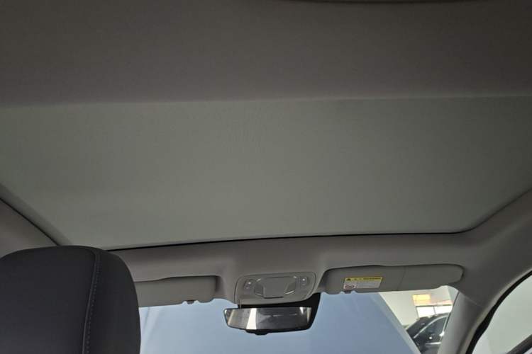 Used Rising ER6 2020 620 km Smart Edition Headliner
