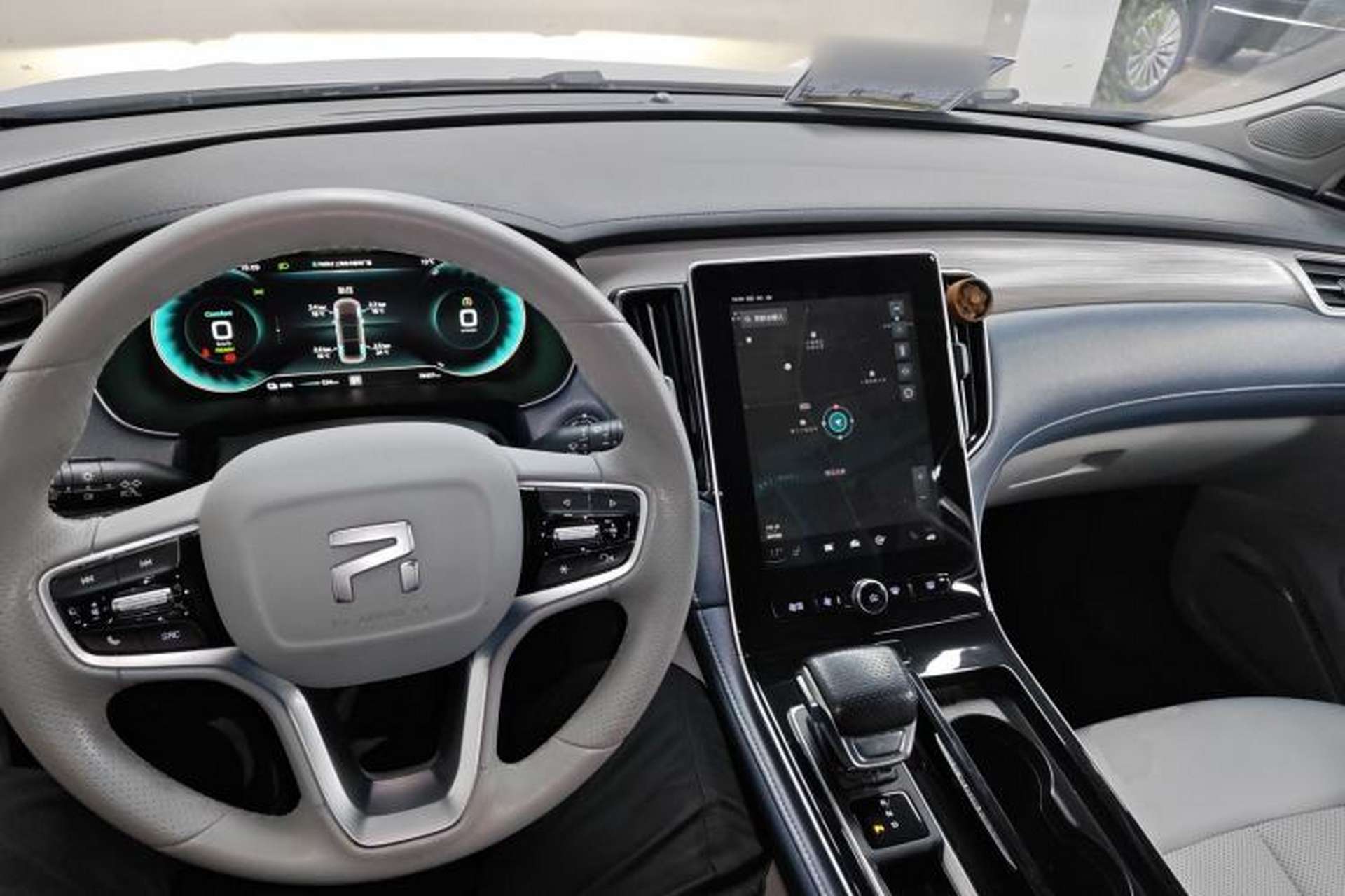 Used Rising ER6 2020 620 km Smart Edition Interior 2