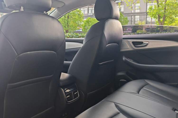 Used Rising ER6 2020 620 km Smart Edition Interior 6