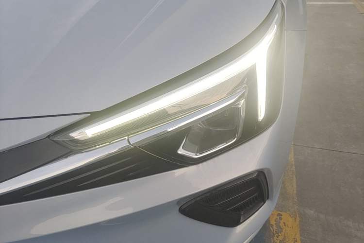 Used Rising ER6 2020 620 km Smart Edition Left Front Headlight