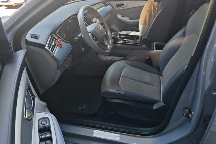 Used Rising ER6 2020 620 km Smart Drive Version Left Front Seat