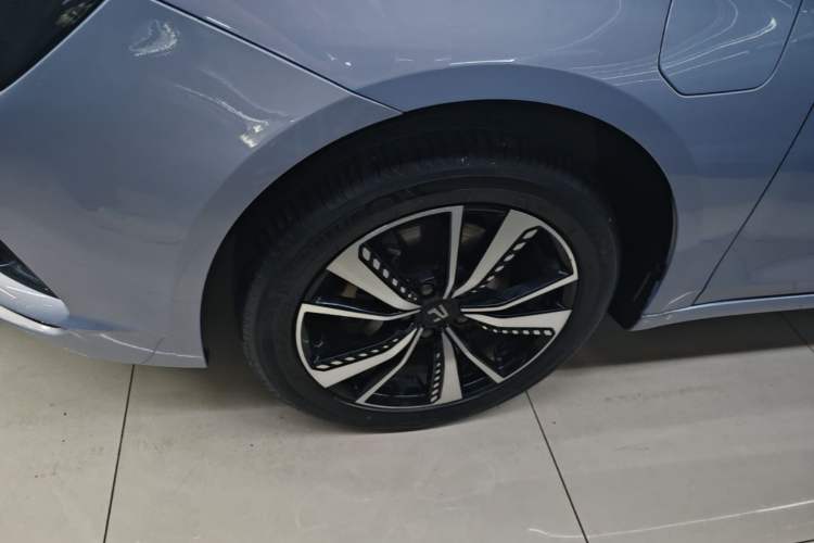 Used Rising ER6 2020 620 km Smart Edition Left Front Wheel Hub