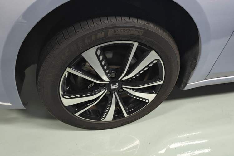 Used Rising ER6 2020 620 km Smart Edition Left Front Wheel Hub