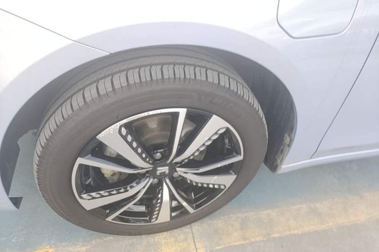 Used Rising ER6 2020 620 km Smart Edition Left Front Wheel Hub