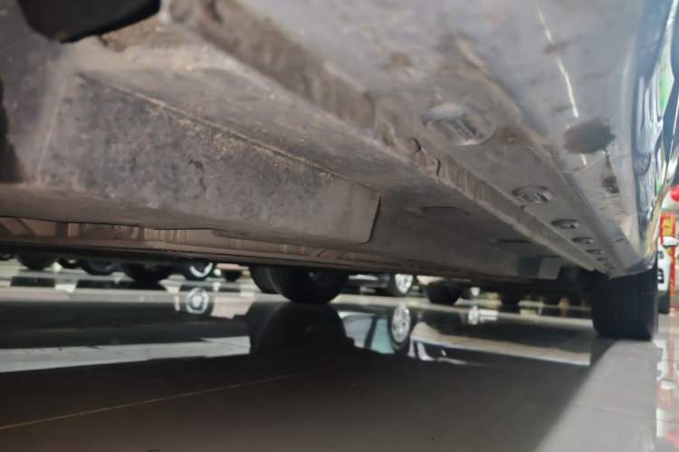 Used Rising ER6 2020 620 km Smart Edition Left Side Sill