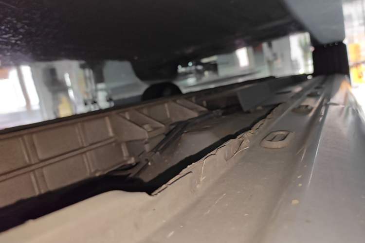 Used Rising ER6 2020 620 km Smart Edition Left Side Sill