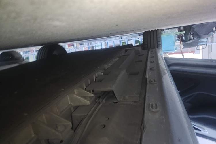 Used Rising ER6 2020 620 km Smart Edition Left Side Sill