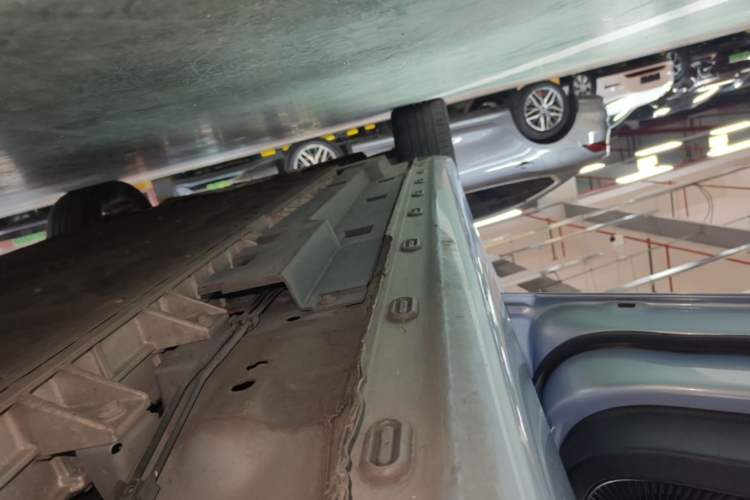 Used Rising ER6 2020 620 km Smart Edition Left Side Sill