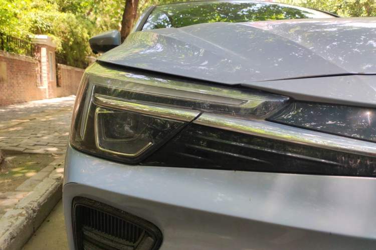 Used Rising ER6 2020 620 km Smart Edition Right Front Headlight