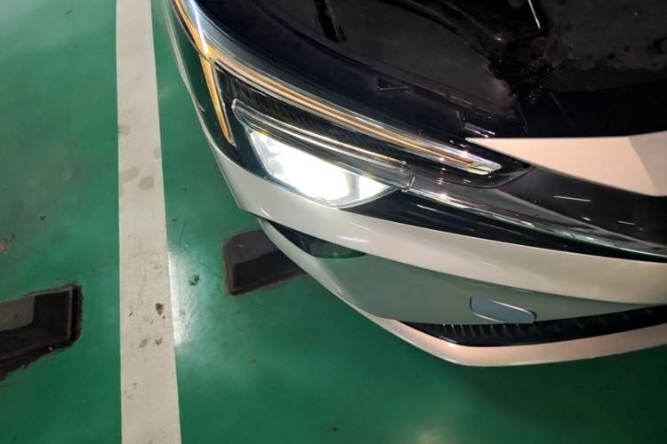 Used Rising ER6 2020 620 km Smart Edition Right Front Headlight
