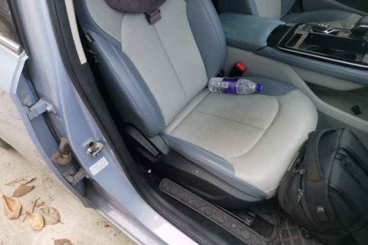 Used Rising ER6 2020 620 km Smart Edition Right Front Seat