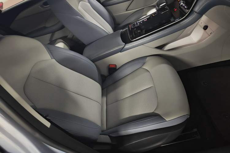 Used Rising ER6 2020 620 km Smart Edition Right Front Seat