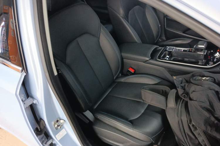 Used Rising ER6 2020 620 km Smart Edition Right Front Seat