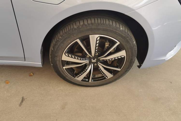 Used Rising ER6 2020 620 km Smart Edition Right Front Wheel Hub