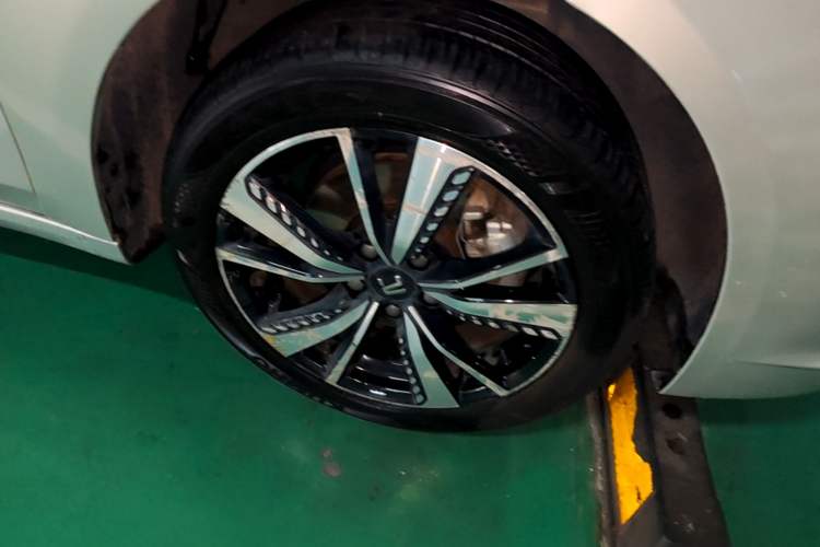 Used Rising ER6 2020 620 km Smart Edition Right Front Wheel Hub