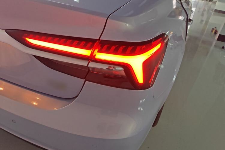 Used Rising ER6 2020 620 km Smart Edition Right Rear Taillight
