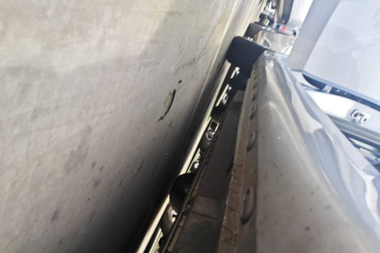 Used Rising ER6 2020 620 km Smart Edition Right Side Sill