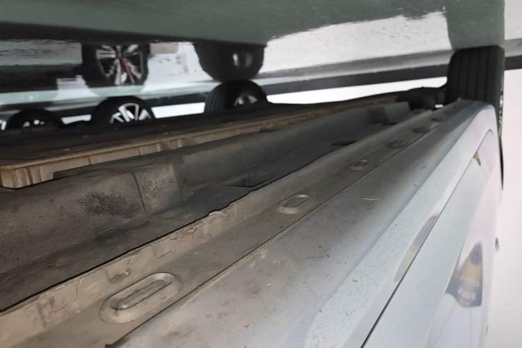 Used Rising ER6 2020 620 km Smart Edition Right Side Sill
