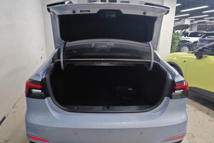 Used Rising ER6 2020 620 km Smart Edition Trunk
