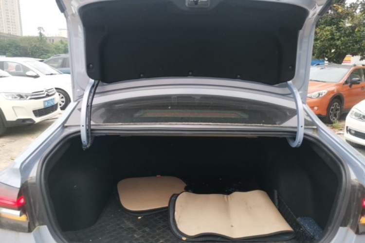 Used Rising ER6 2020 620 km Smart Edition Trunk