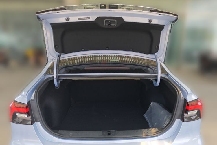 Used Rising ER6 2020 620 km Smart Edition Trunk