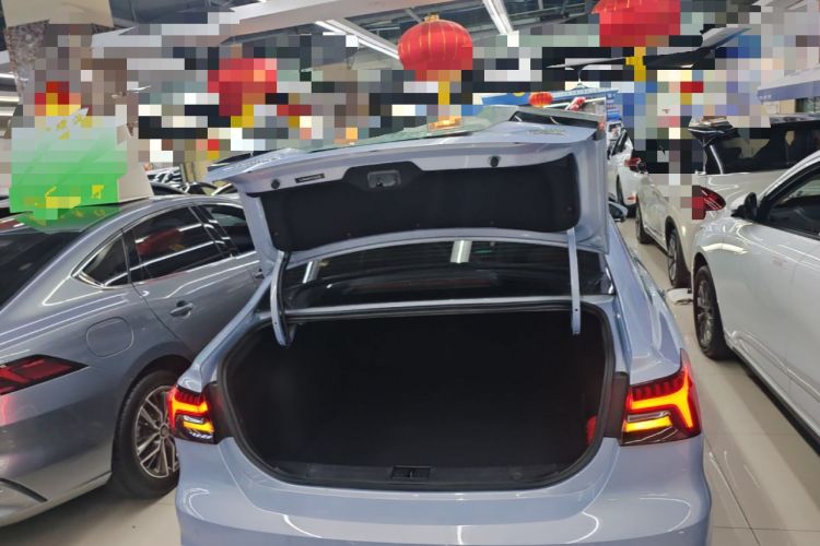 Used Rising ER6 2020 620 km Smart Edition Trunk