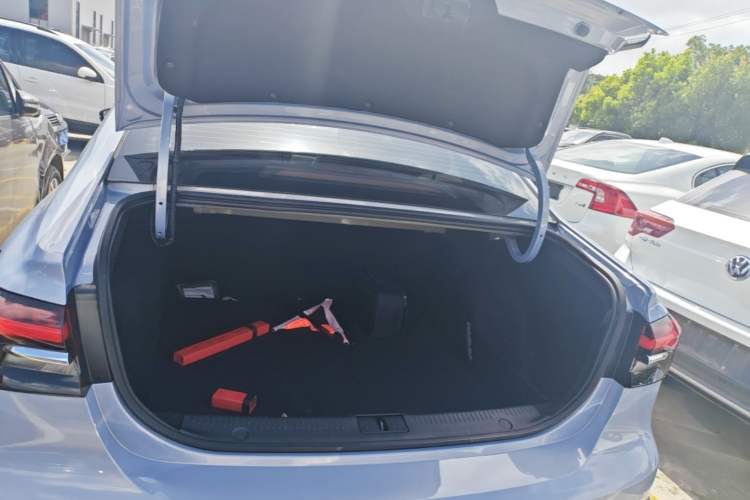 Used Rising ER6 2020 620 km Smart Edition Trunk