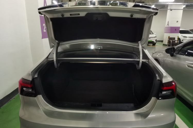 Used Rising ER6 2020 620 km Smart Edition Trunk