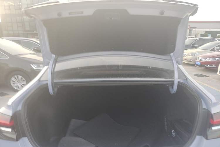 Used Rising ER6 2020 620 km Smart Edition Trunk