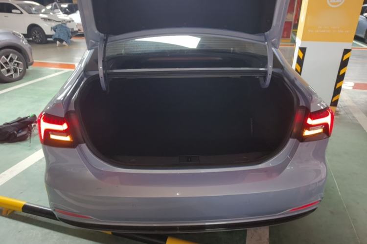 Used Rising ER6 2020 620 km Smart Edition Trunk