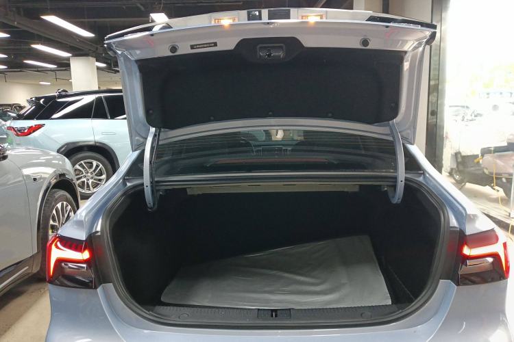 Used Rising ER6 2020 620 km Smart Edition Trunk