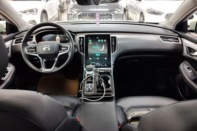 Used Rising ER6 2020 620 km Smart Edition Center Console