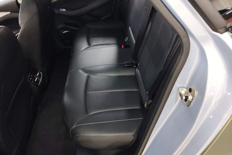 Used Rising ER6 2020 620 km Smart Edition Left Rear Seat