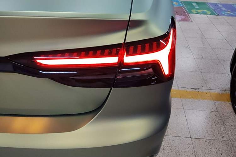 Used Rising ER6 2020 620 km Smart Edition Right Rear Taillight