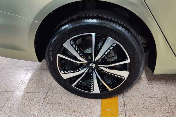 Used Rising ER6 2020 620 km Smart Edition Right Rear Wheel Hub