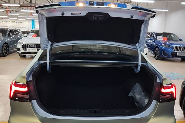 Used Rising ER6 2020 620 km Smart Edition Trunk