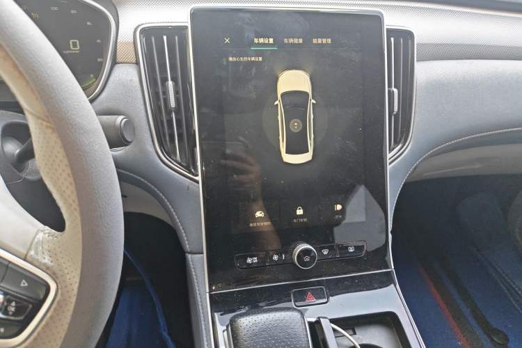 Used Rising ER6 2020 620 km Smart Drive Version Audio And AC Panel