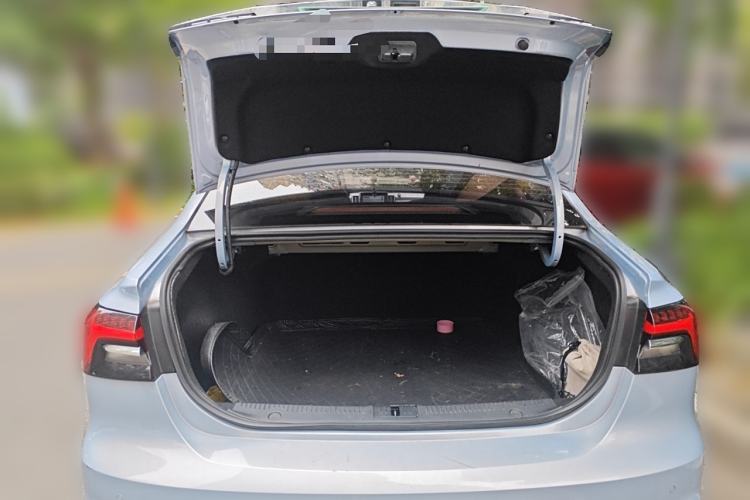 Used Rising ER6 2020 620 km Smart Edition Trunk