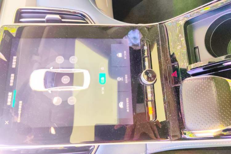 Used Rising ER6 2020 620 km Smart Edition Audio And AC Panel