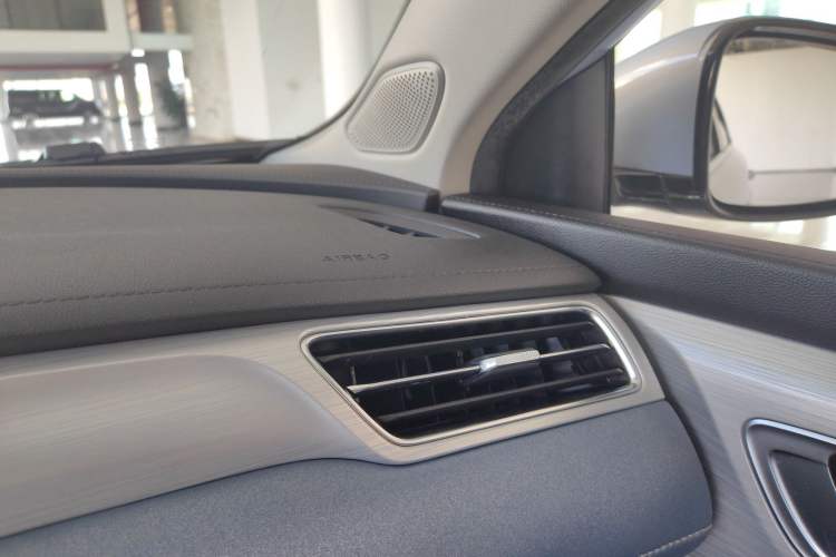 Used Rising ER6 2020 620 km Smart Edition Audio And AC Panel