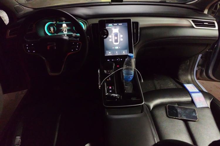 Used Rising ER6 2020 620 km Smart Edition Center Console