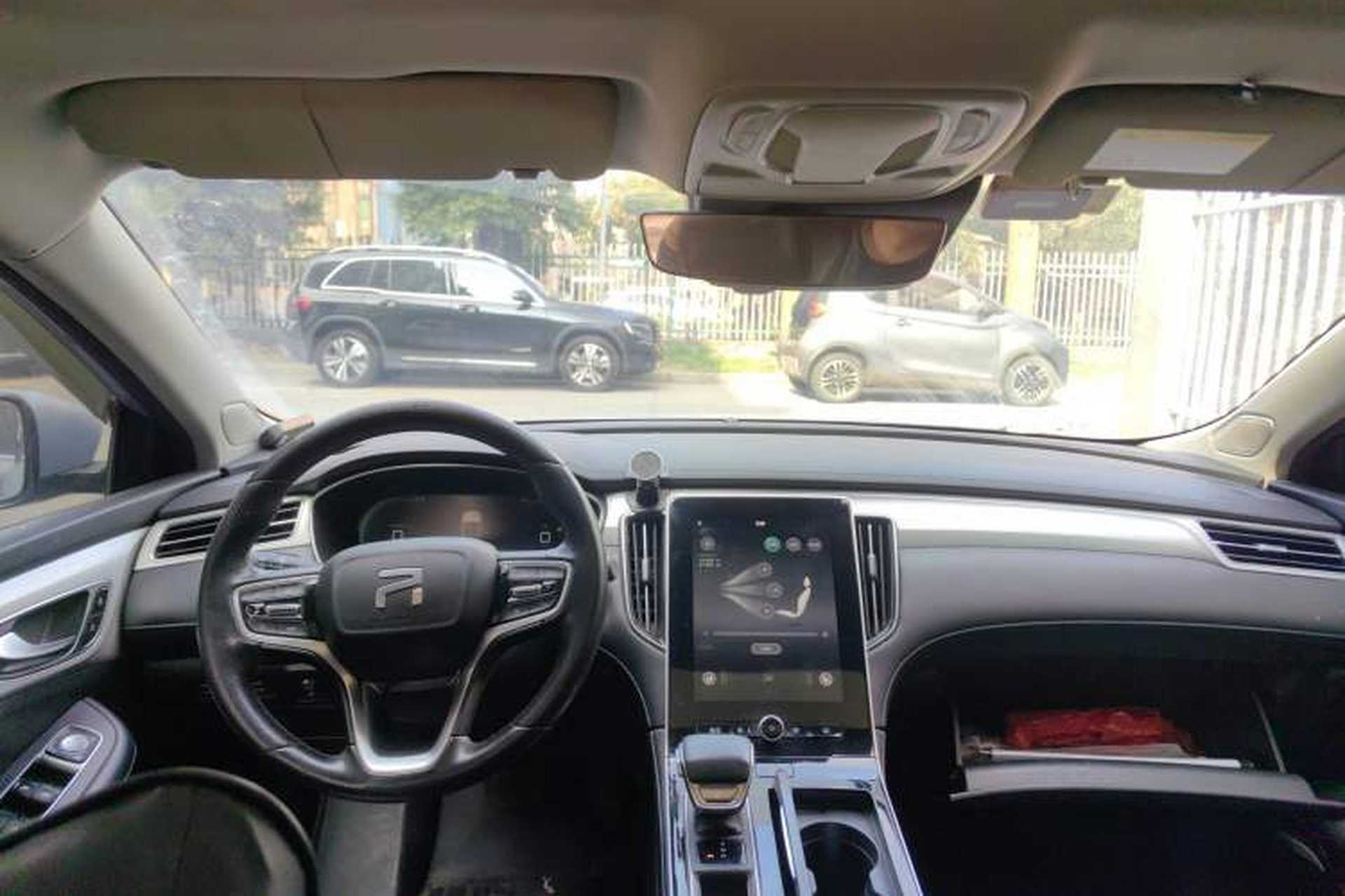 Used Rising ER6 2020 620 km Smart Edition Center Console
