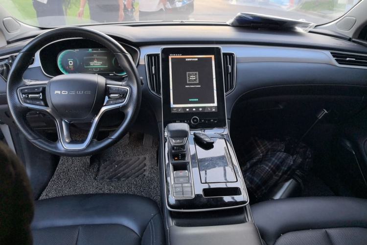 Used Rising ER6 2020 620 km Smart Edition Center Console